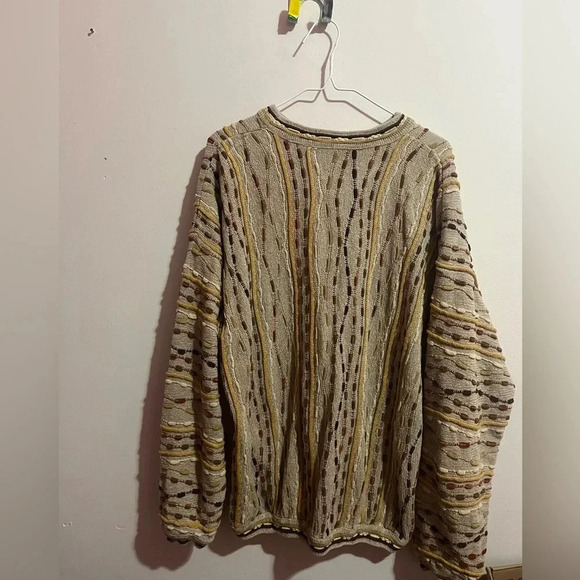 Tundra Canada size large vintage coogie style sweater 3D style - Picture 2 of 3